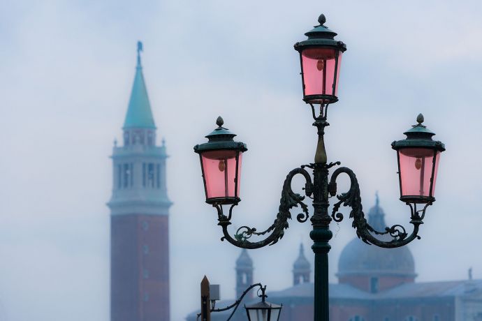 Laterne auf dem Markusplatz in Venedig Laterne auf dem Markusplatz in Venedig